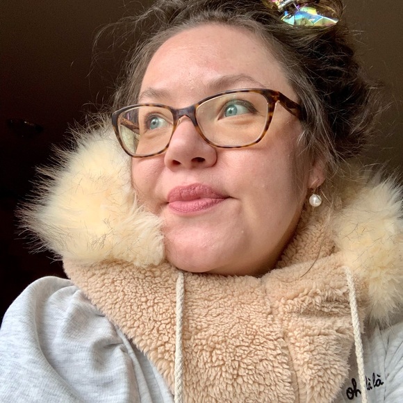 Meet your Posher, Yvonne - Picture 1 of 1